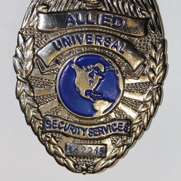 VINTAGE OBSOLETE ALLIED UNIVERSAL SECURITY SERVICES OFFICER METAL NUMBERED BADGE - Picture 3 of 6